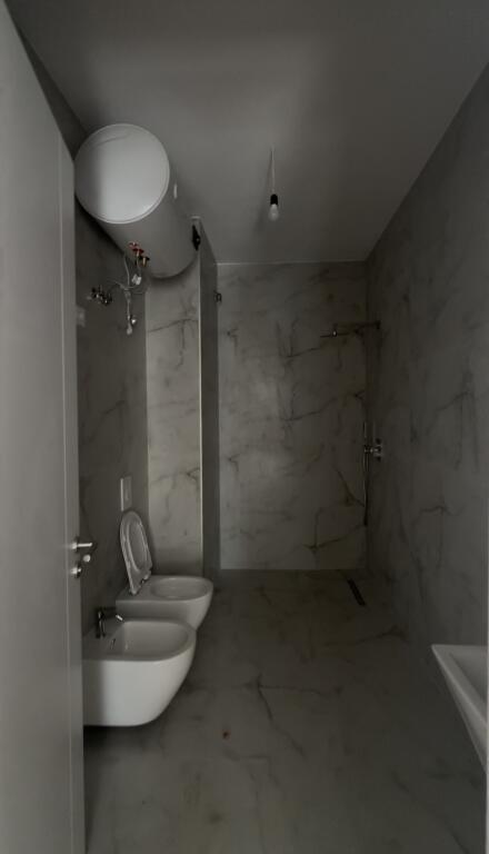 Apartament në shitje paskuqan