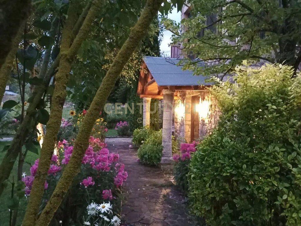 Super hotel ne shitje ne Voskopojë.