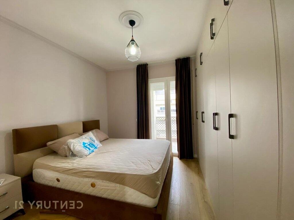 JAPIM APARTAMENT 2+1+2+POST PARKIMI ME QIRA NE KOMUNEN E PARISIT