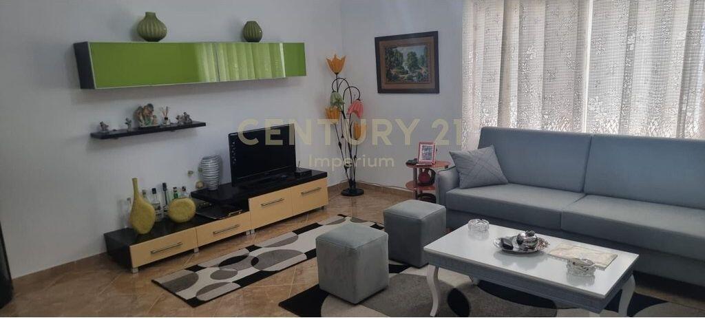 Villa su 3 Piani con Magazzino a Prush! 340.000 €