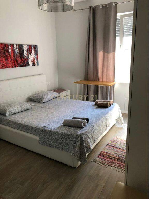 APARTAMENT 2+1+2  ME QIRA NE RR.DRITAN HOXHA