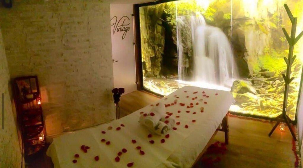 Duplex me qira  i Mobiluar,  Qender Estetike, Parukeri