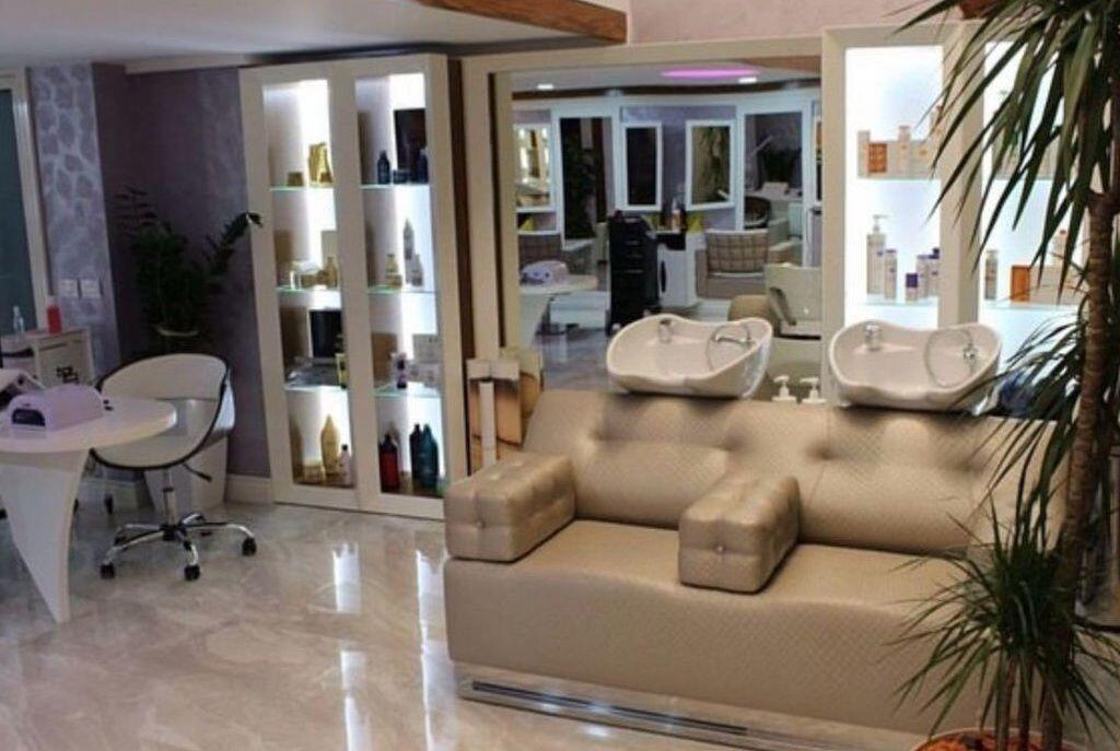 Duplex me qira  i Mobiluar,  Qender Estetike, Parukeri