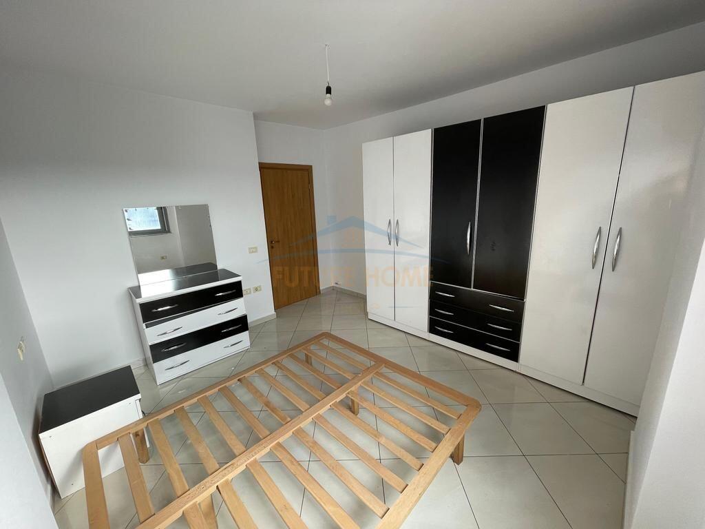 Shitet Apartament 1+1, Kthesa e Kamzes