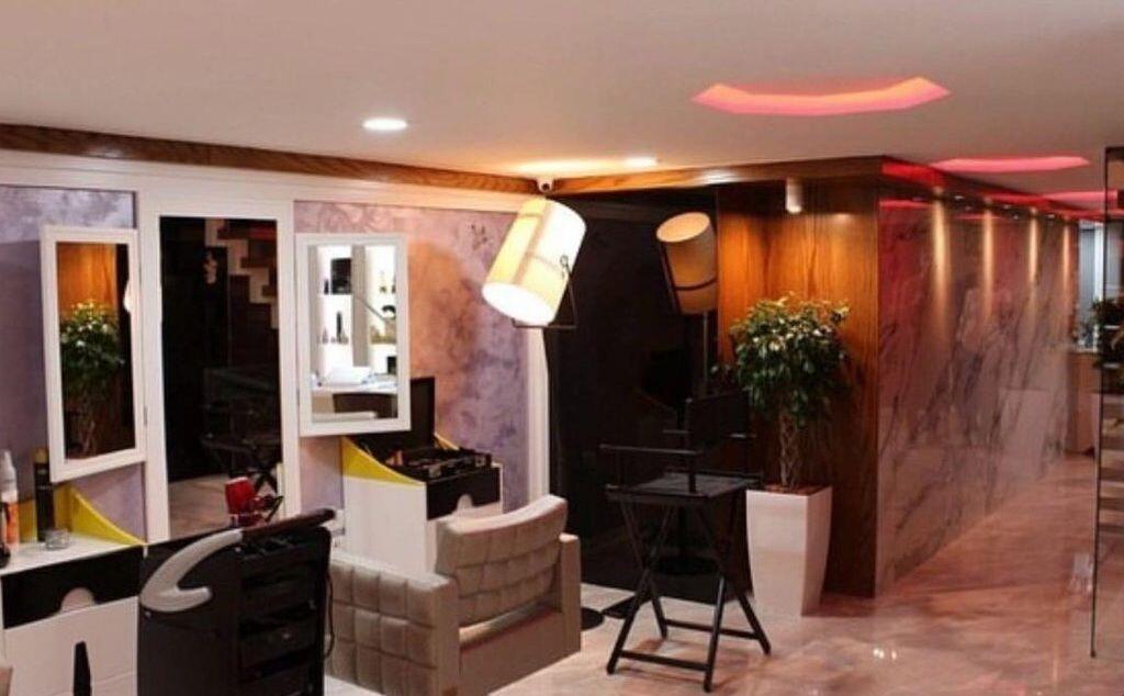 Duplex me qira  i Mobiluar,  Qender Estetike, Parukeri