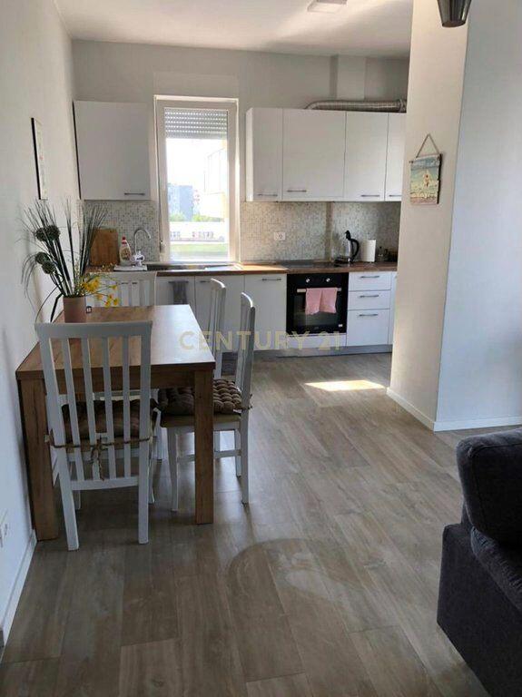 APARTAMENT 2+1+2  ME QIRA NE RR.DRITAN HOXHA