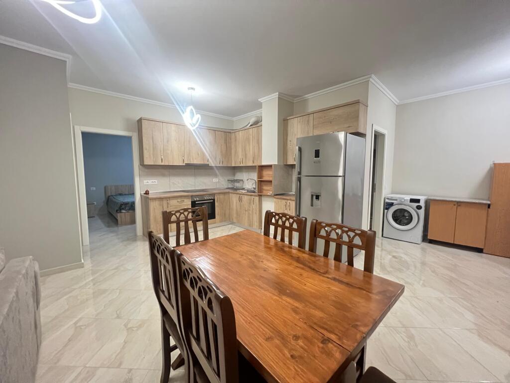 JEPET ME QERA APARTAMENT 2+1+2 FRESKU