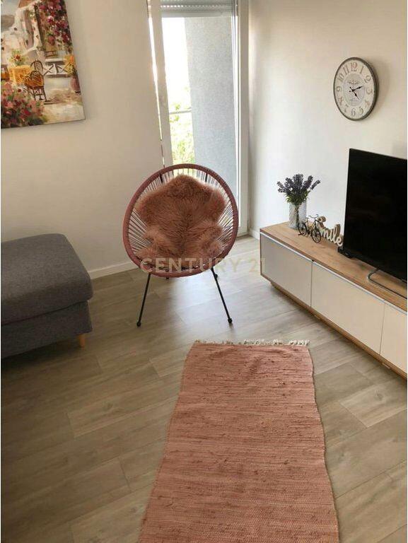 APARTAMENT 2+1+2  ME QIRA NE RR.DRITAN HOXHA