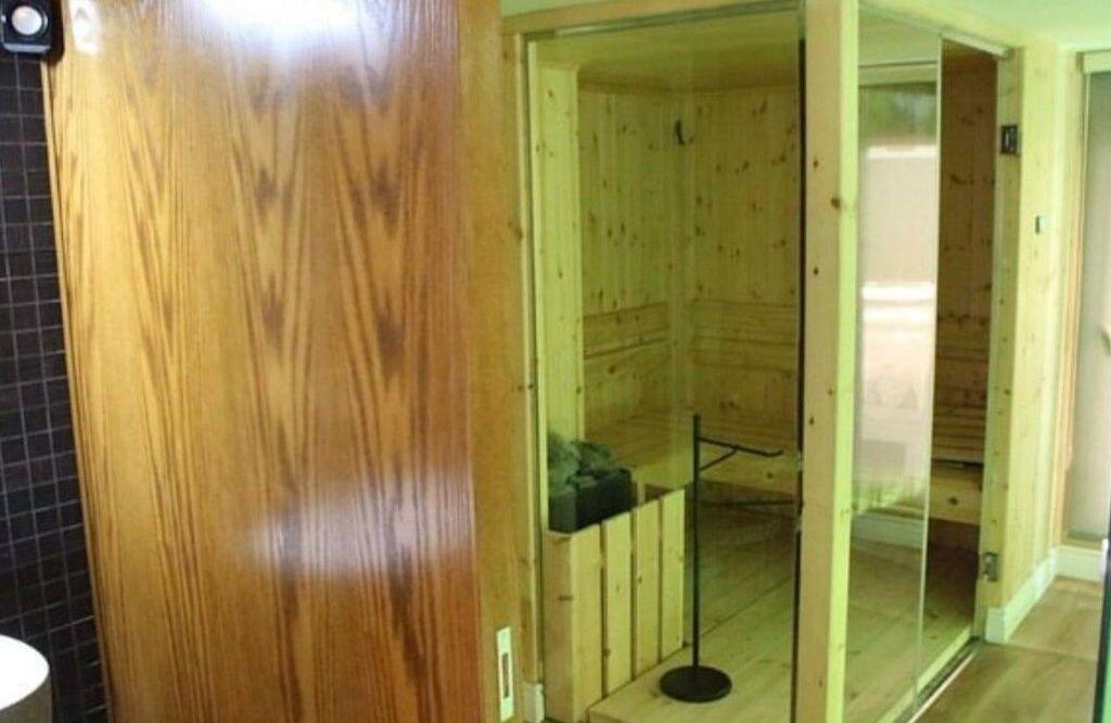 Duplex me qira  i Mobiluar,  Qender Estetike, Parukeri