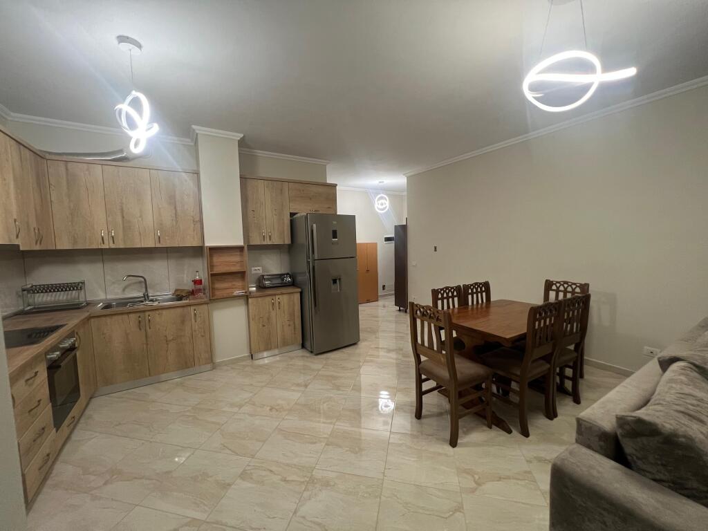 JEPET ME QERA APARTAMENT 2+1+2 FRESKU