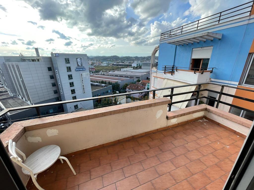 Shitet Apartament 1+1, Kthesa e Kamzes