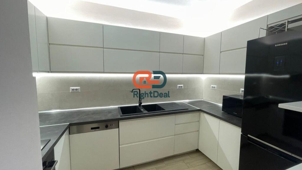 In Centro, Al 9° Piano, Appartamento 2+1+2 In Affitto Investito Con Vista Super !