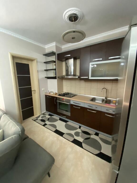 Jepet me qera apartament 2+1+2 tualete+ballkon te Fusha e Aviacionit te "Bar Votra".