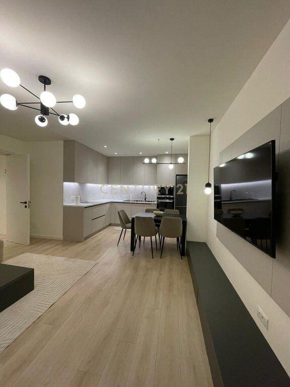 APARTAMENT 2+1 ME QIRA NE KRAH TE AMBASADES AMERIKANE, TIRANE!