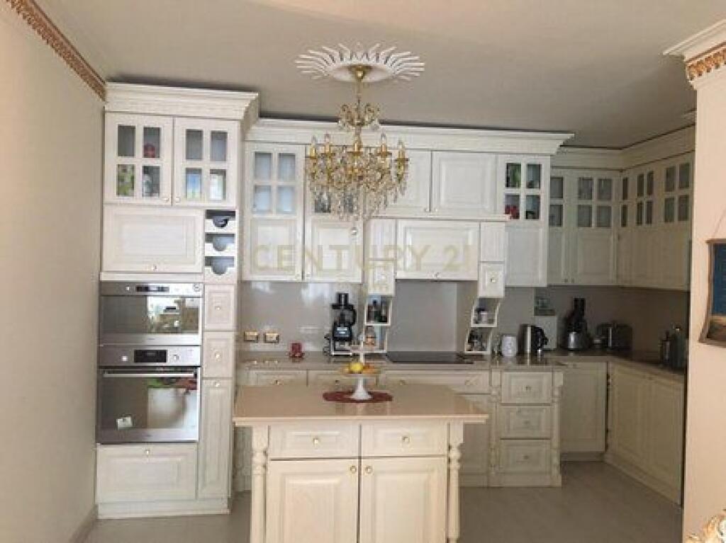 Shitet apartament 2+1+2 në Kompleksin “Colombo”, Liqeni i Thatë