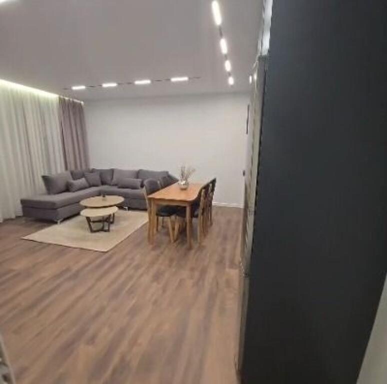 Affitto, Appartamento 2+1+Posto Auto, 21 Dhjetori, 700Euro/mese