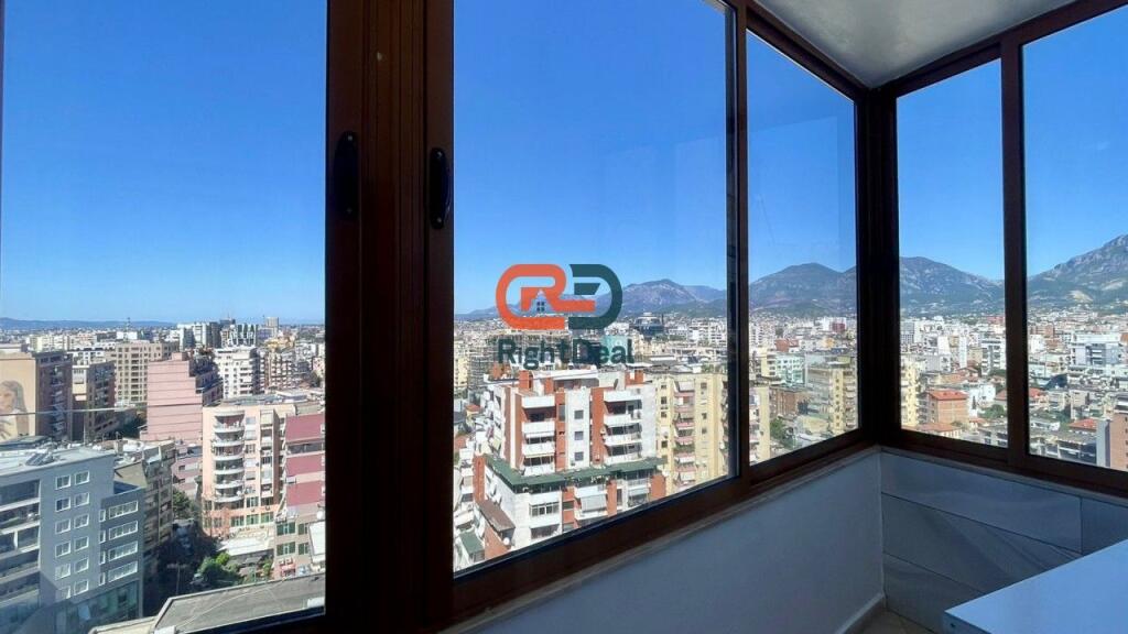 In Centro, Al 9° Piano, Appartamento 2+1+2 In Affitto Investito Con Vista Super !