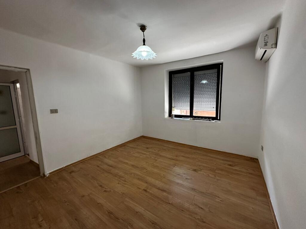 Zyre Me Qera Ne Bllok (ID BZ2396) Tirane