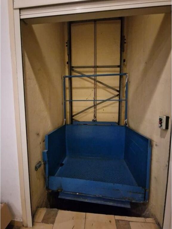 💼 Objekt Funksional 2-Katësh me Zyra & Ashensor Mallrash – Siri Kodra