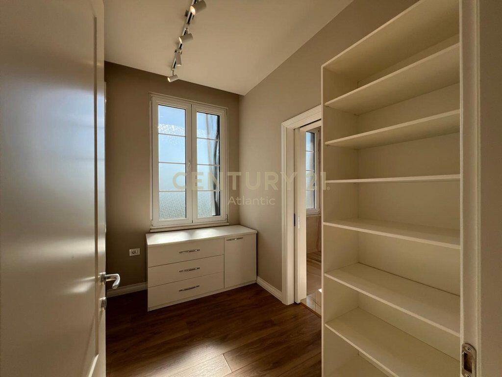 VILE UNIKE PER QERA NE SHIJAK TEK 4 RRUGET !