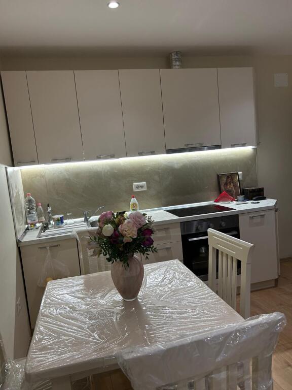 Apartament 2+1 per qira tek Bulevardi Bajram Curri.