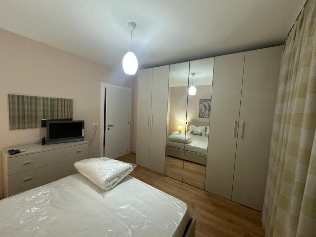 🏢Ish Fusha Aviacionit,Rr.Studenti jepet me qera apartament ,2+1,i mobiluar 65,000Leke