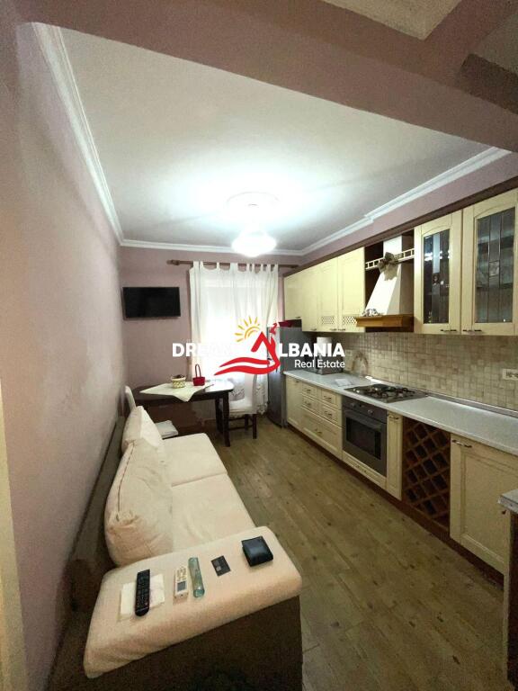 Affittasi appartamento 2+1+2 balconi al rondò di Zogu te Zi, Tirana ID (42214580)
