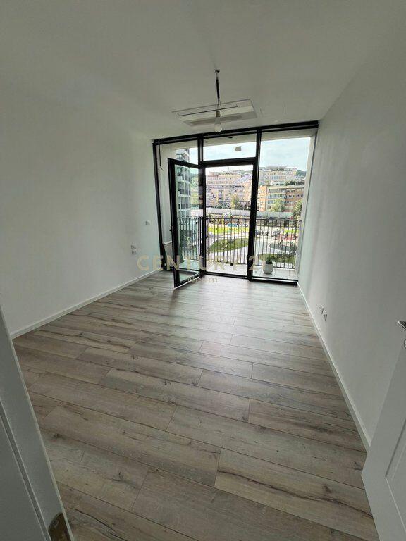 COMMERCIAL SPACE FOR RENT AT LAKE VIEW!