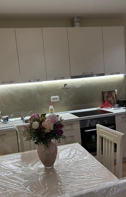 APARTAMENT ME QERA 2+1 VASIL SHANTO 55.000 LEKE