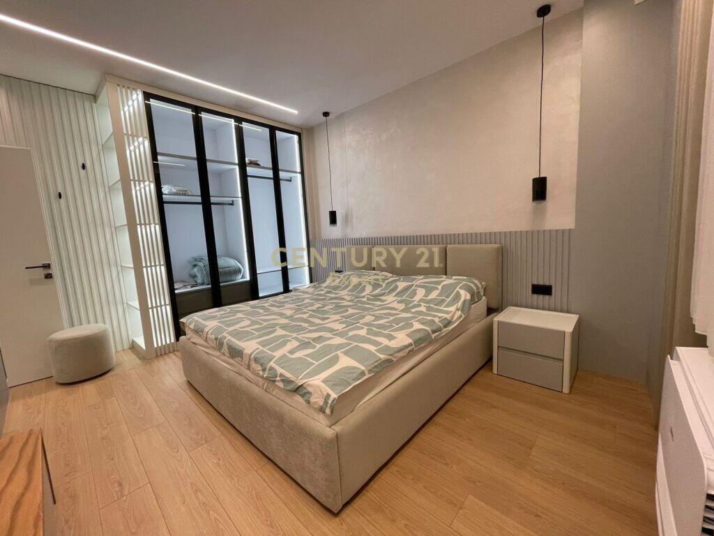 Apartament 1+1me post parkimi për qira në Rezidencën Lake Land në Farkë, Tiranë!