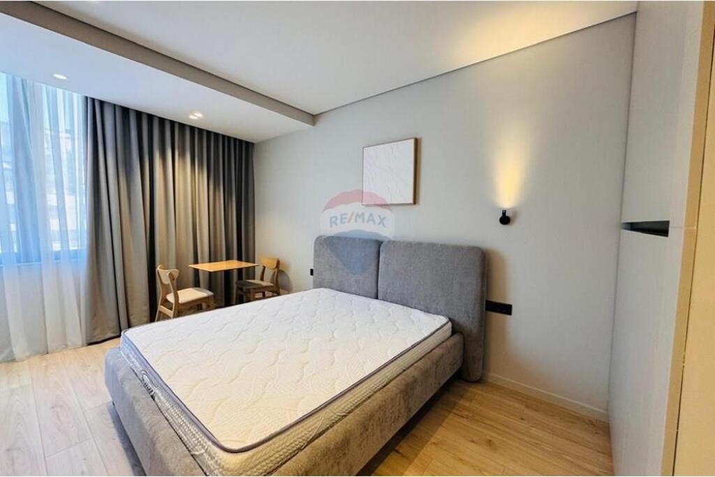 Three Studios for Rent at Pazari i Ri!