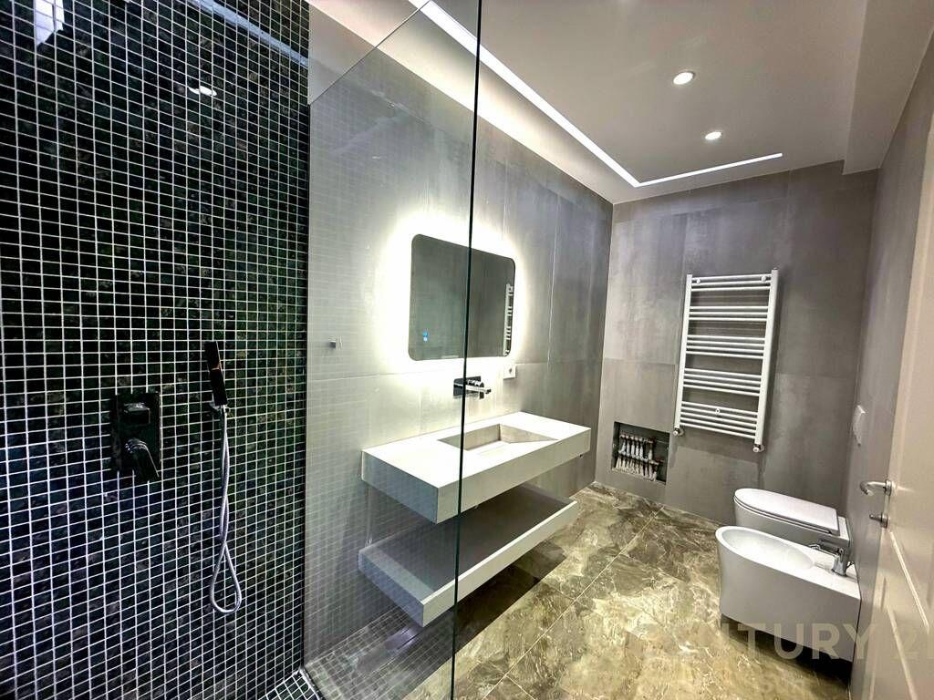 Villa in vendita vicino a Teg