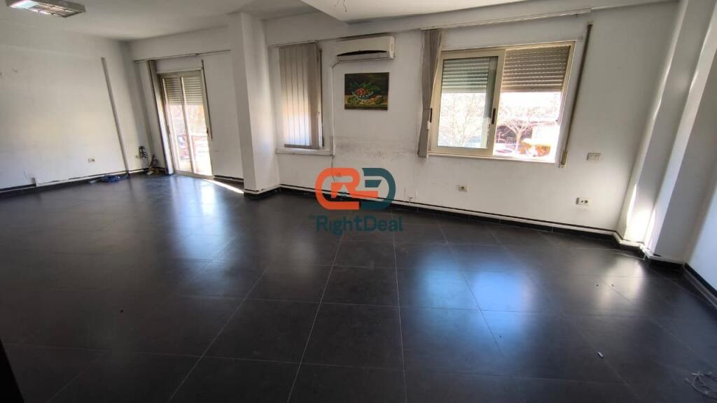 OPPORTUNITY!!! In Don Bosko, Apartment 1+1 And Commercial Space With Dedicated Entrance For Sale!
