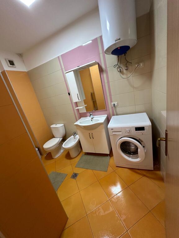 📣 QIRA Apartament 1+1 📍 Liqeni i Thatë, Tiranë 🏢 Kati i 3-të | Me ashensor ✨ Totalisht i mobiluar, i ri dhe shumë komod 💶 550 € / muaj