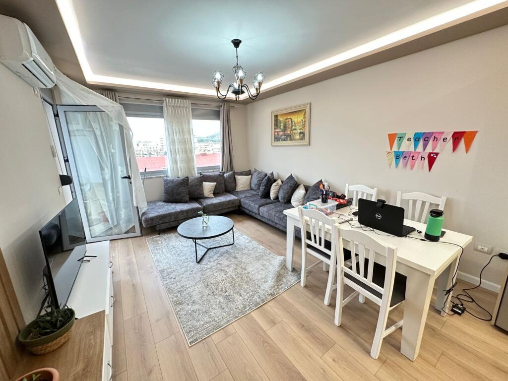 📣 QIRA Apartament 1+1 📍 Liqeni i Thatë, Tiranë 🏢 Kati i 3-të | Me ashensor ✨ Totalisht i mobiluar, i ri dhe shumë komod 💶 550 € / muaj