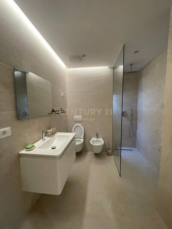 APARTAMENT 2+1 ME QIRA NE KRAH TE AMBASADES AMERIKANE, TIRANE!