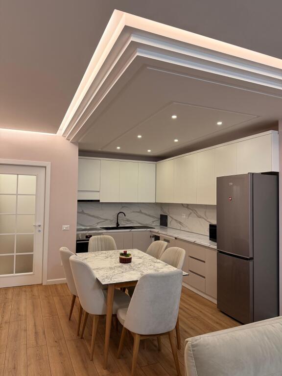 Apartament 2+1+2 per qira  përballë Stacionit të trenit - Durres.