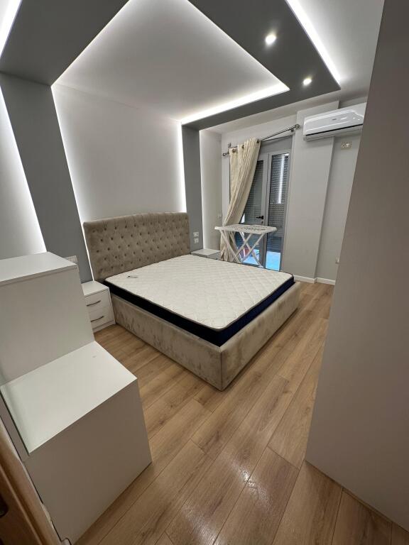 📣 QIRA Apartament 1+1 📍 Liqeni i Thatë, Tiranë 🏢 Kati i 3-të | Me ashensor ✨ Totalisht i mobiluar, i ri dhe shumë komod 💶 550 € / muaj