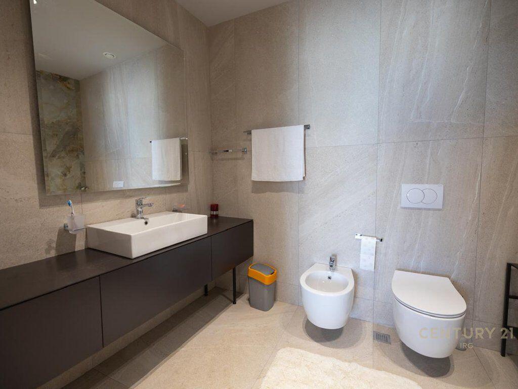 Lake View – Intero piano in vendita con vista panoramica sul Lago di Tirana