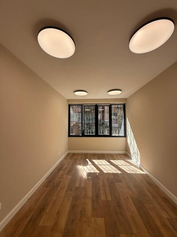 Zyrë - Për Qira NE BLLOK