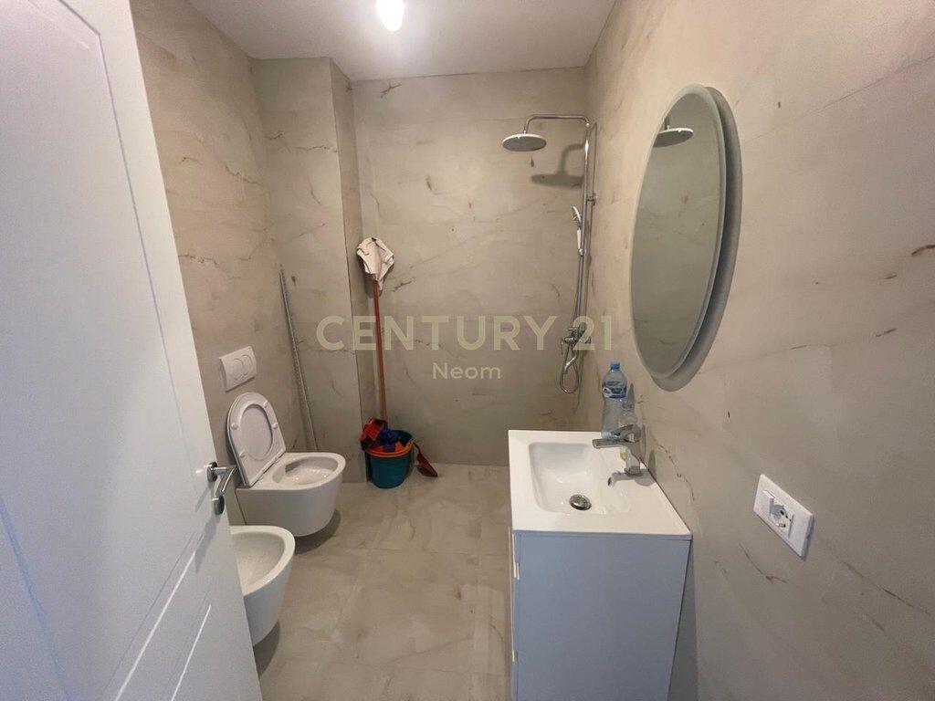 COMMERCIAL SPACE FOR RENT AT LAKE VIEW!