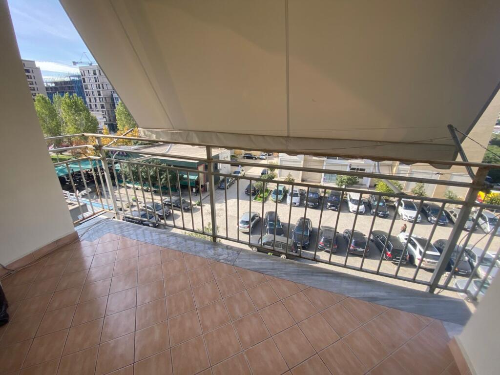 Jepet me qera apartament 2+1+2 tualete+ballkon te Fusha e Aviacionit te "Bar Votra".