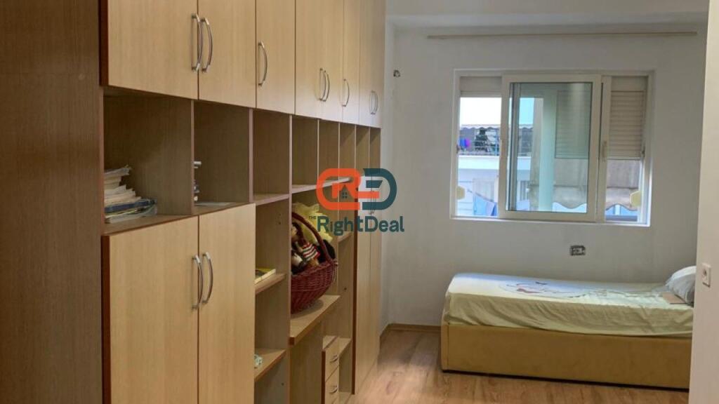 A Yzberisht, Appartamento 2+1+Posto Auto in Affitto, Ideale per Abitare!