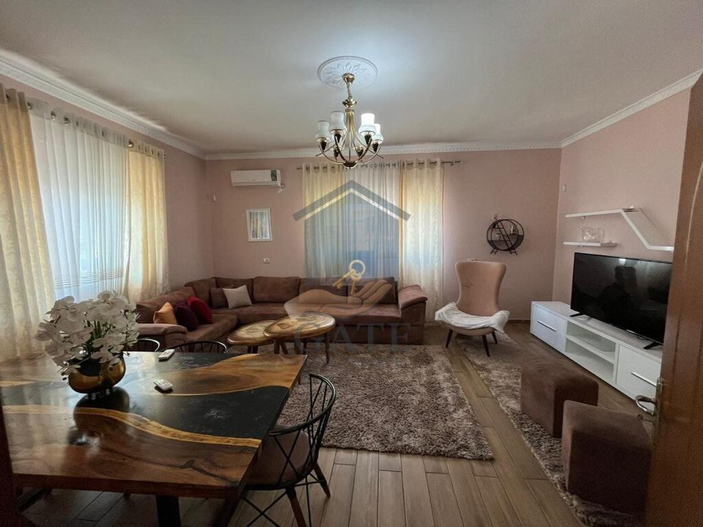Jepet me qira apartament 2+1 në katin e dytë të një vile, Durrës (pranë Zjarrfikëses)