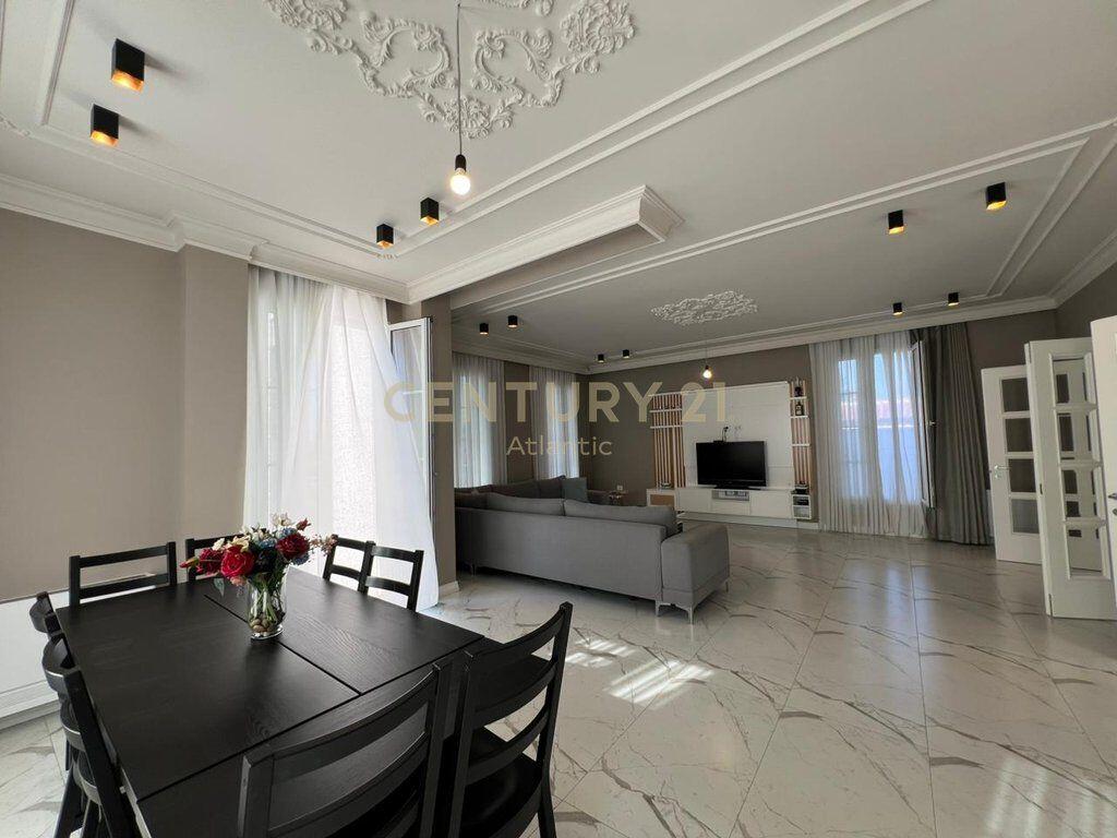 VILE UNIKE PER QERA NE SHIJAK TEK 4 RRUGET !