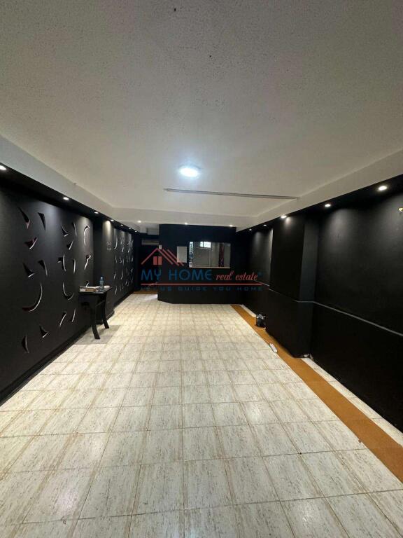 Dyqan me Qera Komuna e Parisit Tirane