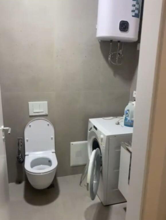 🏢A few minutes away from Kuqe School, Faik Ternova Street, a 1+1 apartment, newly furnished, is for rent. 800 Euro