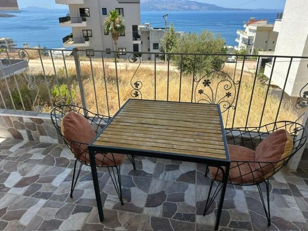 🏡 Appartamento 1+1 in vendita a Saranda con vista mozzafiato sul mare 🌊 e posto auto 🚗