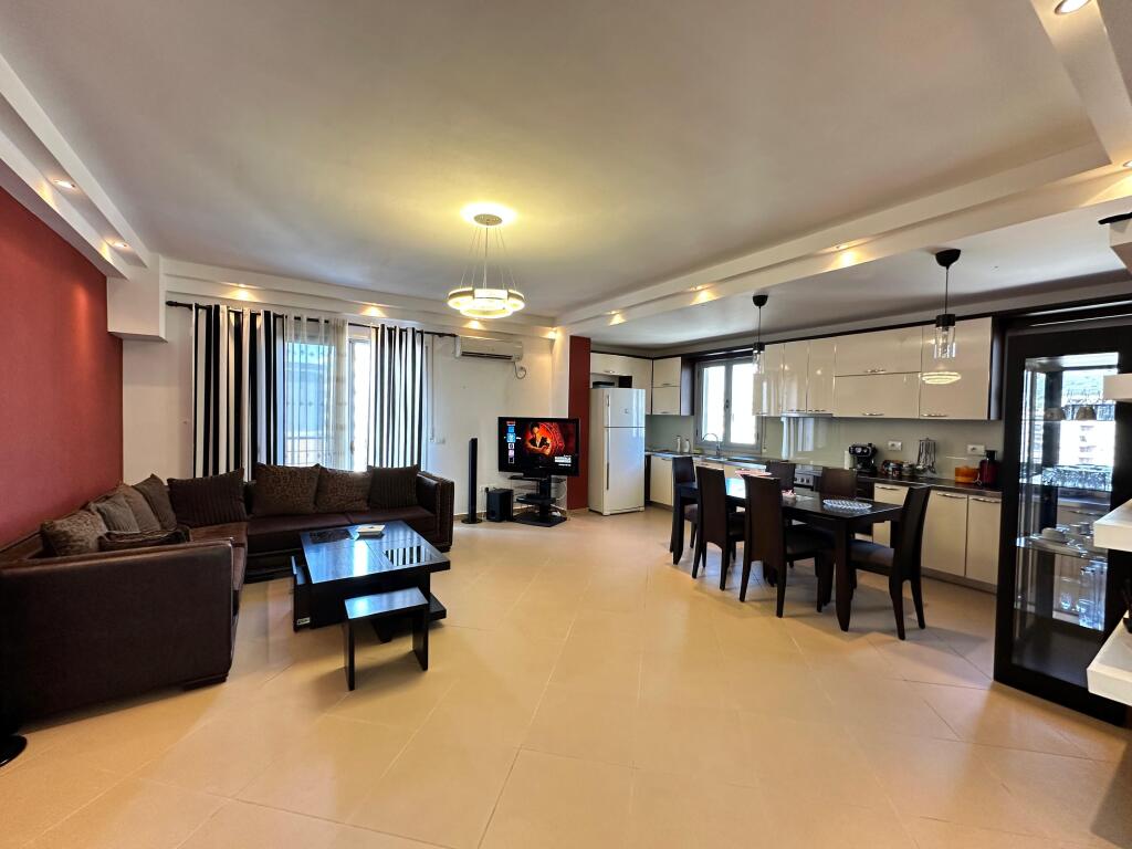 Apartament me qira 3+2/Vlore