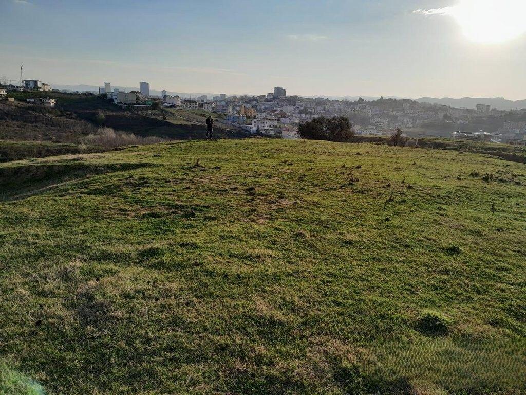 Shitet Tokë 1000m² pranë Liqenit të Farkës 155,000 €